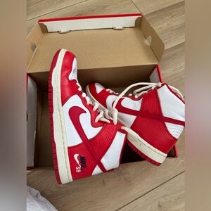 Nike SB high dunk retro red